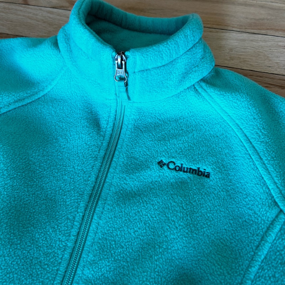 Kids Columbia fleece in size L (14/16), turquoise. Excellent condition.